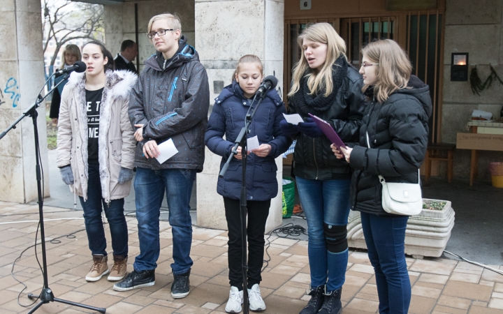 Aranyvasárnap - Advent és Ételosztás a Rómain - fotó: Ónodi Zoltán