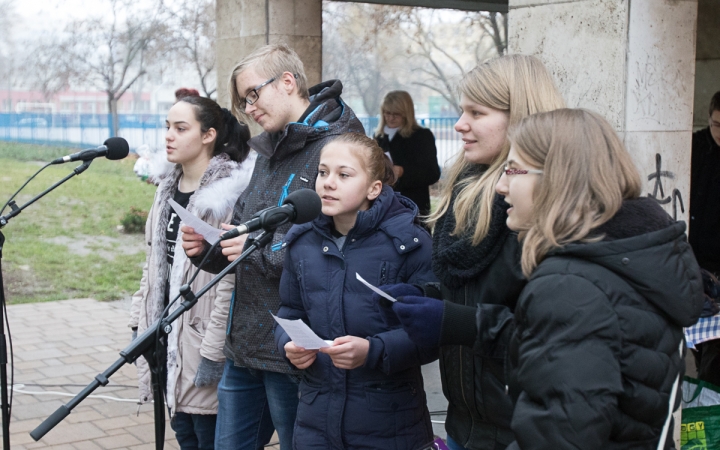 Aranyvasárnap - Advent és Ételosztás a Rómain - fotó: Ónodi Zoltán