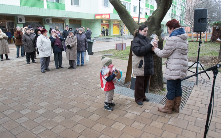 Aranyvasárnap - Advent és Ételosztás a Rómain - fotó: Ónodi Zoltán