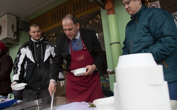 Aranyvasárnap - Advent és Ételosztás a Rómain - fotó: Ónodi Zoltán