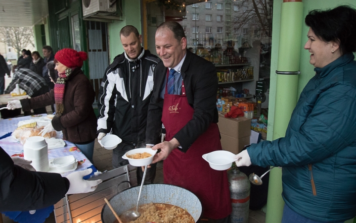 Aranyvasárnap - Advent és Ételosztás a Rómain - fotó: Ónodi Zoltán