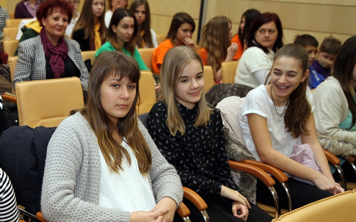 A hónap diákjainak köszöntése - fotó: Sándor Judit