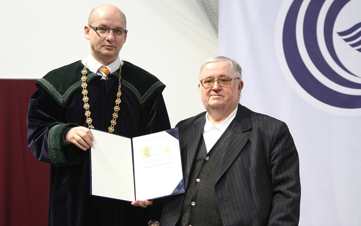 Diplomaátadó ünnepség az egyetemen - fotó: Sándor Judit