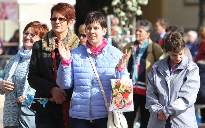 Az autizmus világnapja - Minifesztivál a főtéren - fotó: Sándor Judit