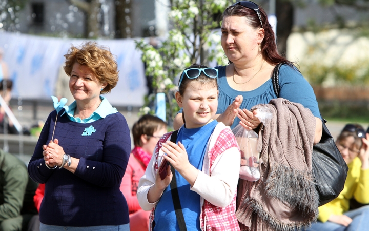 Az autizmus világnapja - Minifesztivál a főtéren - fotó: Sándor Judit