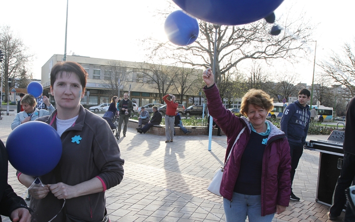 Az autizmus világnapja - Minifesztivál a főtéren - fotó: Sándor Judit