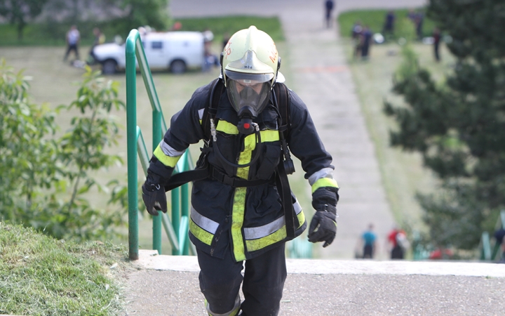 Tűzoltók lépcsőfutó versenye - fotó: Sándor Judit