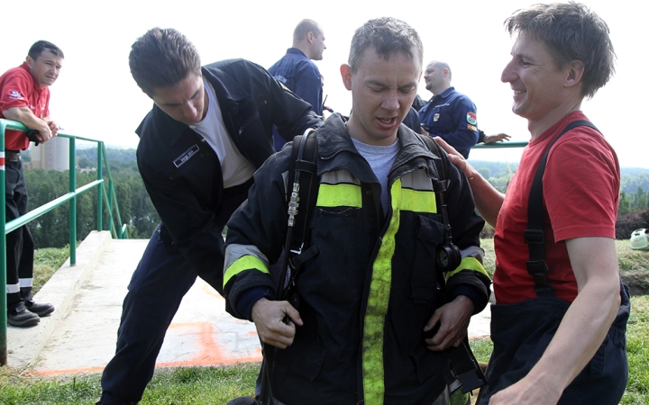 Tűzoltók lépcsőfutó versenye - fotó: Sándor Judit