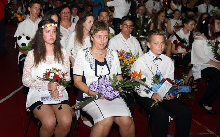 Elballagtak a Dózsa iskola végzősei - fotó: Sándor Judit