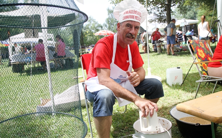 I. Dunaújvárosi Horgász-, Halászlé- és Halfőző Verseny - fotó: Sándor Judit I. Dunaújvárosi Horgász-, Halászlé- és Halfőző Verseny - fotó: Sándor Judit