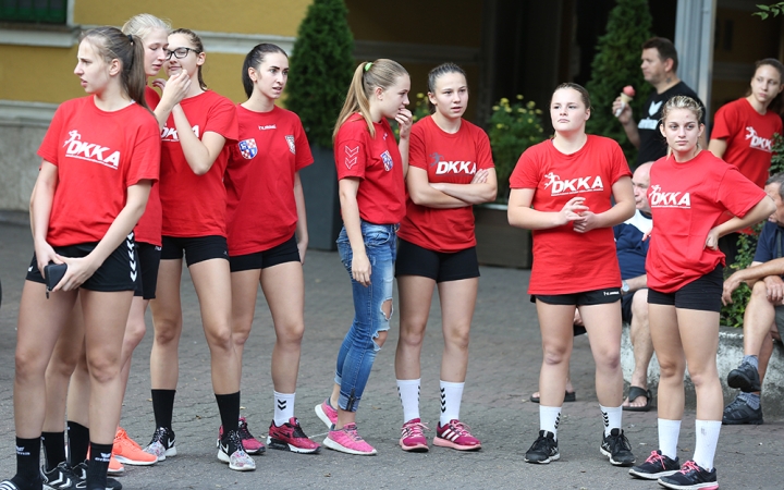 DKKA flashmob a mozi előtt - fotó: Sándor Judit