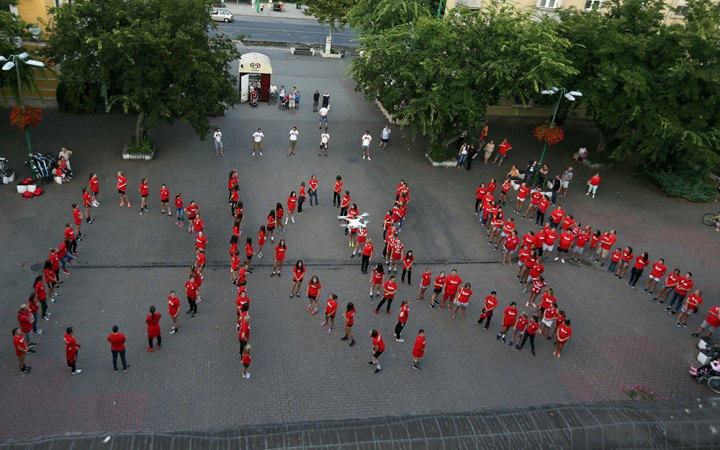 DKKA flashmob a mozi előtt - fotó: Sándor Judit