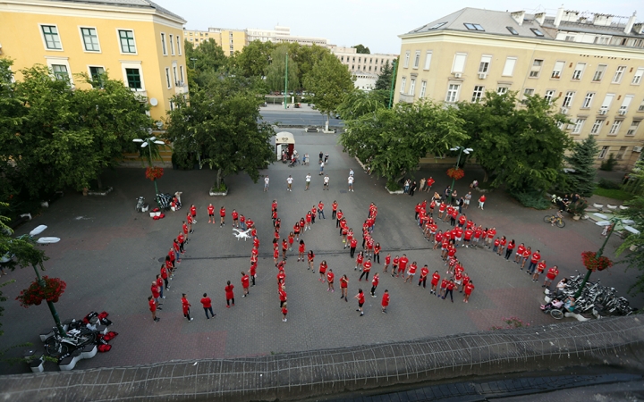 DKKA flashmob a mozi előtt - fotó: Sándor Judit