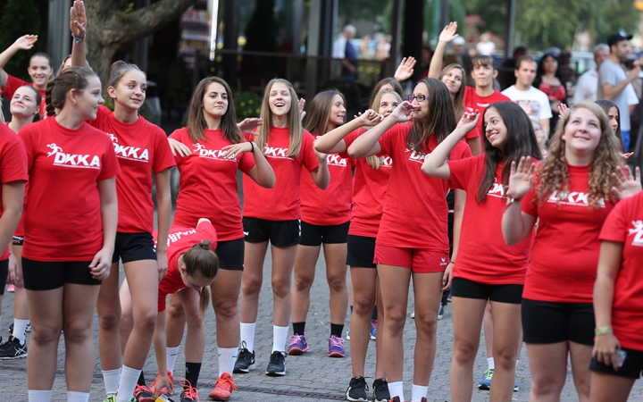 DKKA flashmob a mozi előtt - fotó: Sándor Judit
