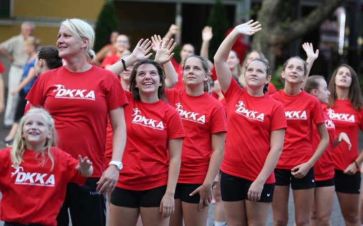 DKKA flashmob a mozi előtt - fotó: Sándor Judit