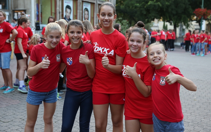 DKKA flashmob a mozi előtt - fotó: Sándor Judit