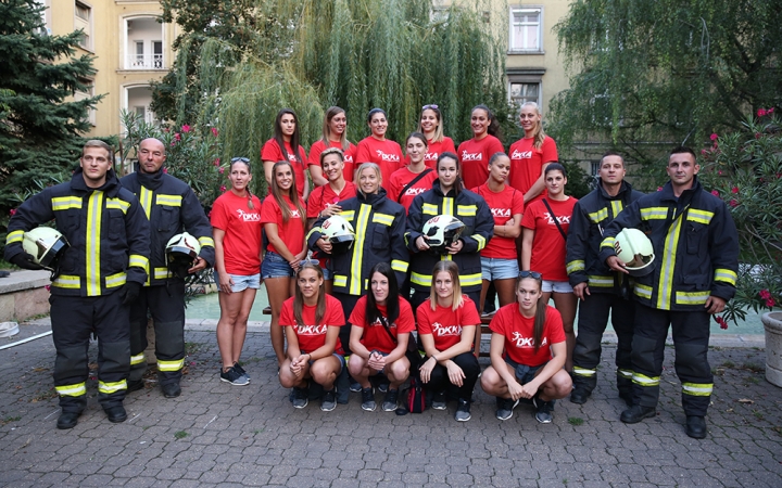 DKKA flashmob a mozi előtt - fotó: Sándor Judit
