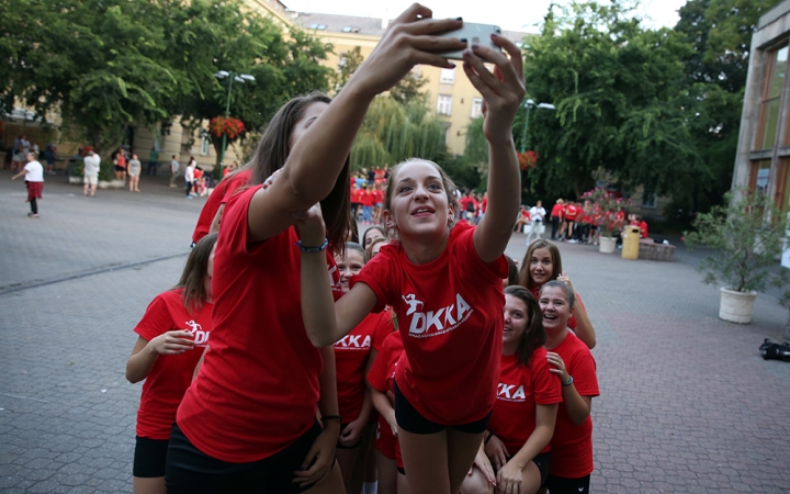 DKKA flashmob a mozi előtt - fotó: Sándor Judit
