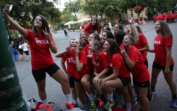 DKKA flashmob a mozi előtt - fotó: Sándor Judit