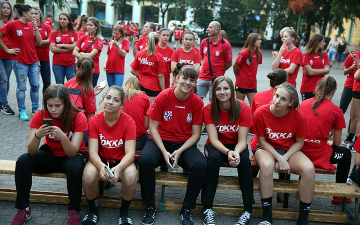 DKKA flashmob a mozi előtt - fotó: Sándor Judit