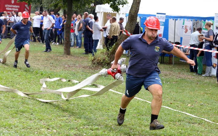 Tűzoltók versenye a Szalki-szigeten - fotó: Sándor Judit