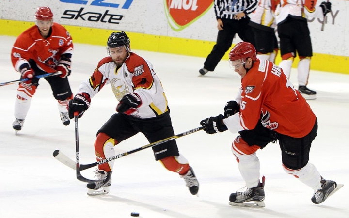 Előbb kezdenek az Acélbikák