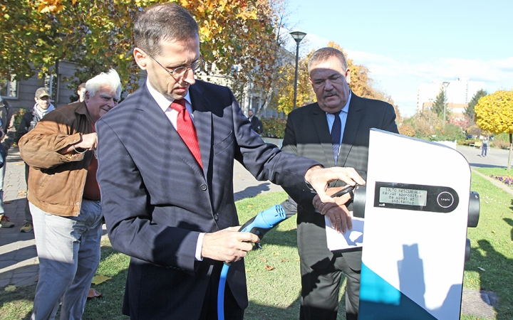 A kormány támogatja az elektromos autók vásárlását