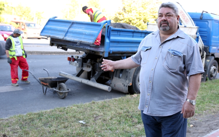 Szabadság út - A teljes járdasort felújították