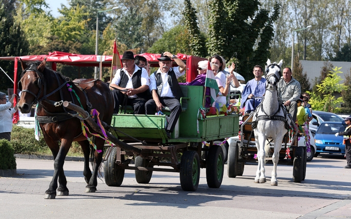 Szüreti felvonulás sok zenével és tánccal