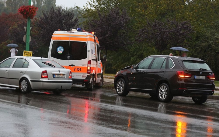 Biciklist gázoltak a fekete kereszteződésben