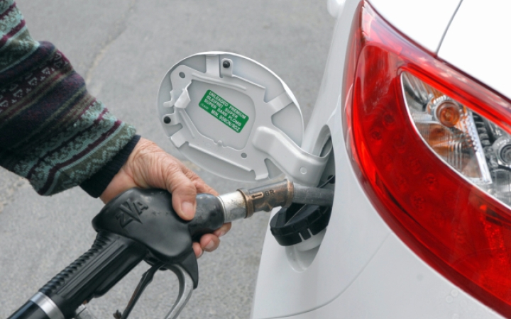 Péntektől tovább drágulnak az üzemanyagok 