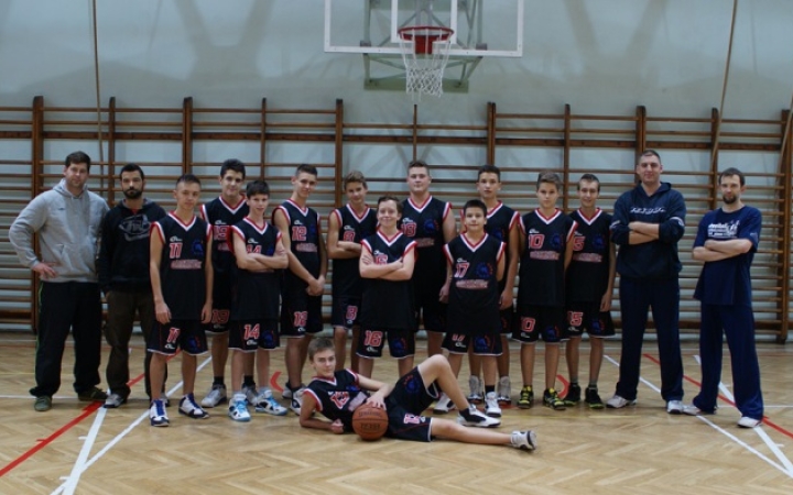 Kosárlabda: felemás hétvége