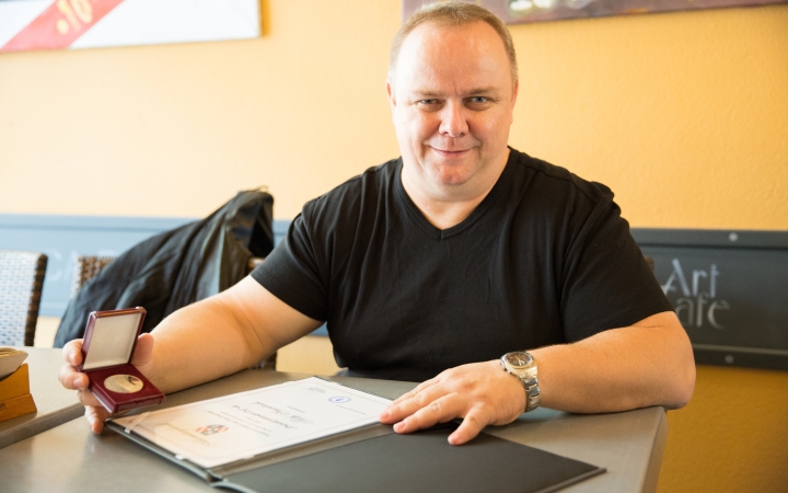 A kispályás foci nagypályás szervezője