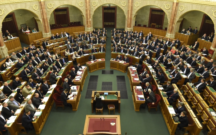 Alaptörvény - Nem fogadta el a parlament a módosítást
