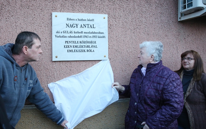 Tíz évnyi raboskodás emlékére