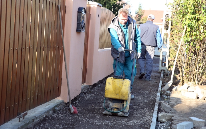 Körbe kell keríteni a kistemetőt