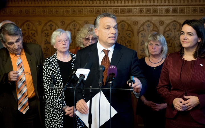 Tízezer forintot kapnak a nyugdíjasok karácsonyra