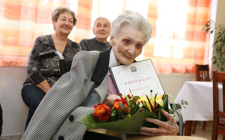 Eszti néni 105 éves - Isten éltesse sokáig!