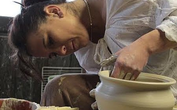 Árnyalatokban gazdag világot teremt