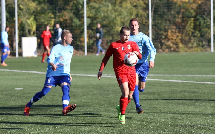 Élen telelnek a fiatalok