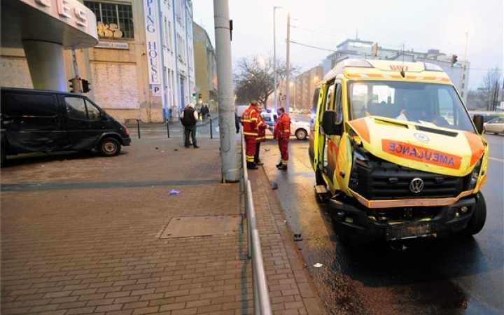 Figyeljünk oda a mentőkre!!!