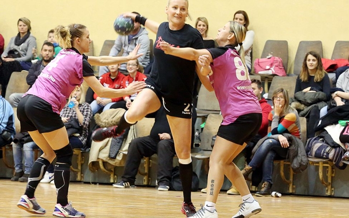 Kamilláért játszottak a kézilabdázók