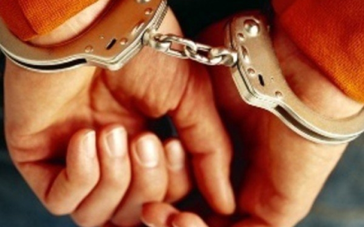 Fülön csípték a rendőrök a bujkáló tolvajt