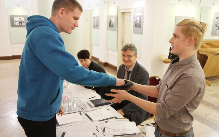 Ádámok és Évák A holdbeli csónakos nyomában