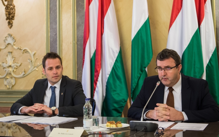 A kormány harminc milliárdos PPP-hiteltől mentesíti az egyetemeket