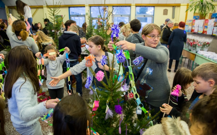 Karácsonyfa ajándékba