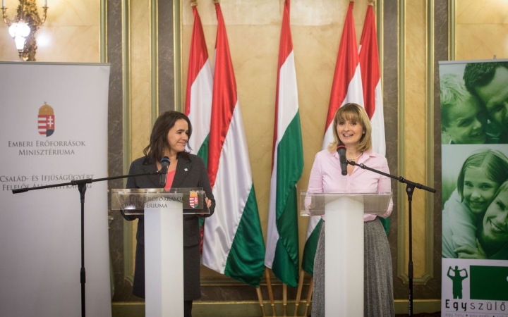 A kormány támogatja az egyszülős családokat