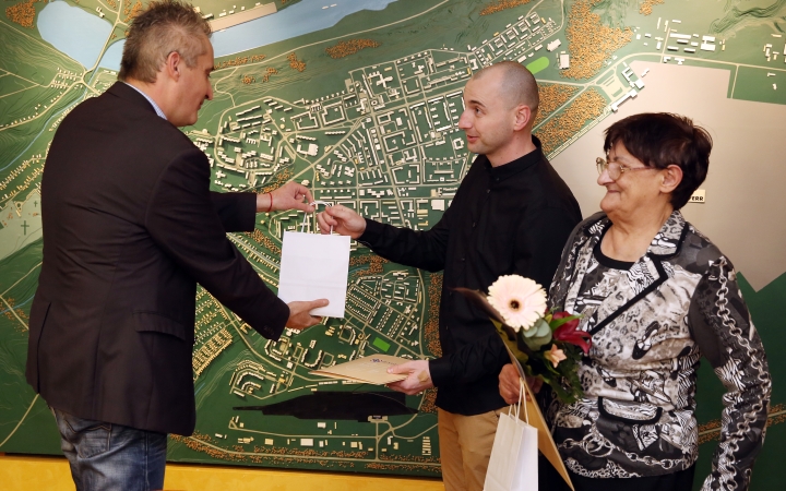 Lakástűz - Jutalmat kaptak az életmentők