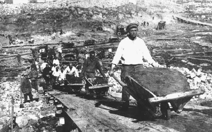 Rabemlékek fogságában