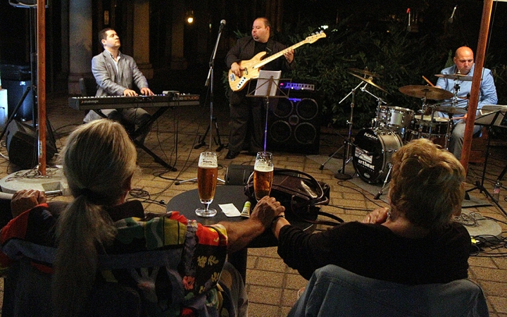 Nagy színpad, nagy nevek